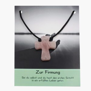 „Zur Firmung“ Rosenquarz Pilgerkreuz Anhänger auf großer Karte