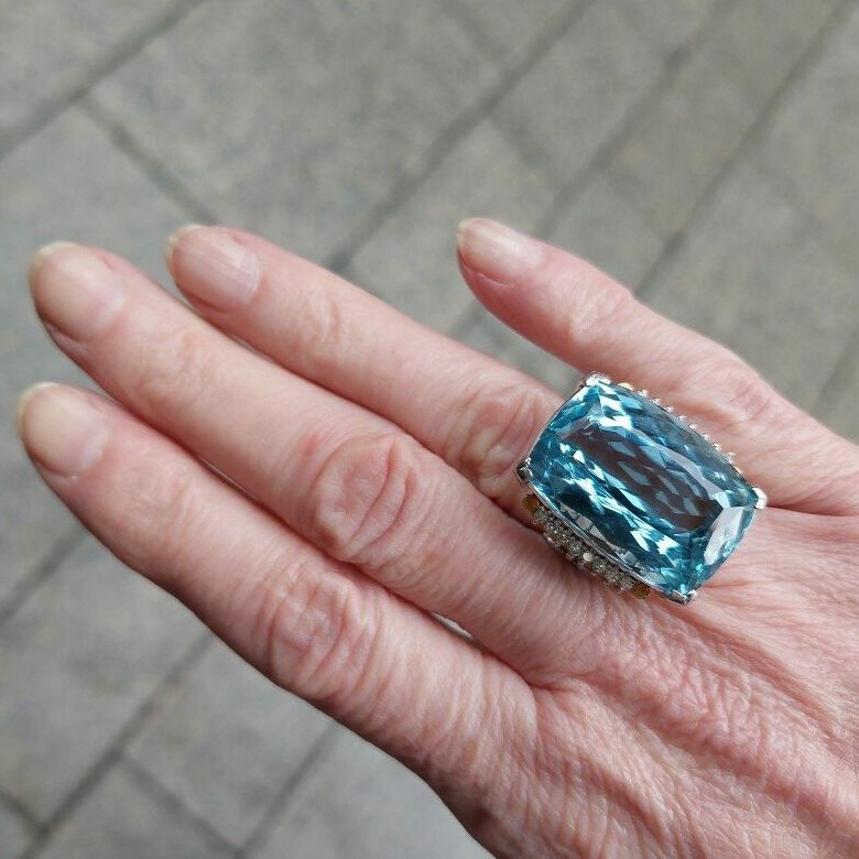 Cocktail Ring mit 58 ct Blautopas und Diamanten in Platin und Gold, um 1940 – Bild 9