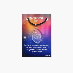 Bergkristall Energie Amulett mit Om Gravur auf kleiner Karte