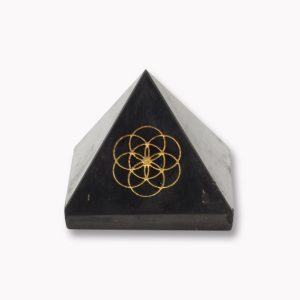 Shungit Pyramide mit Blume des Lebens Goldgravur